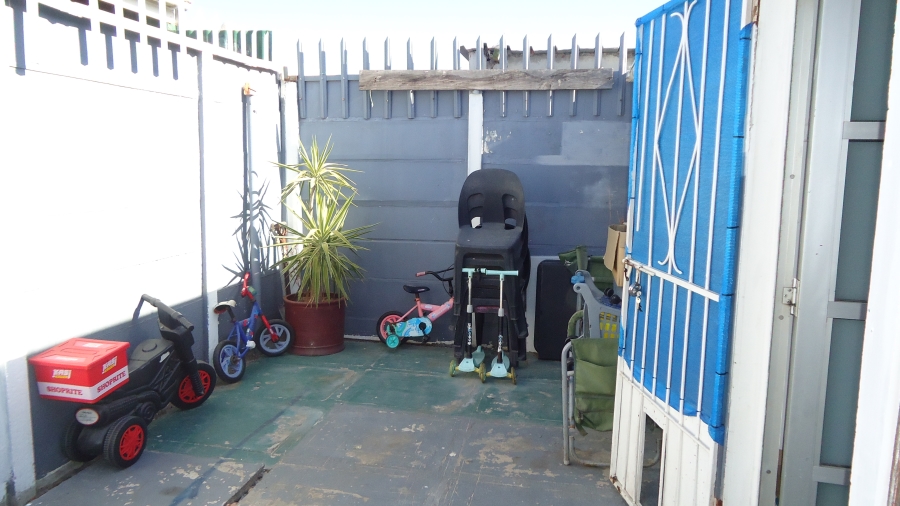 2 Bedroom Property for Sale in Pelican Park Western Cape